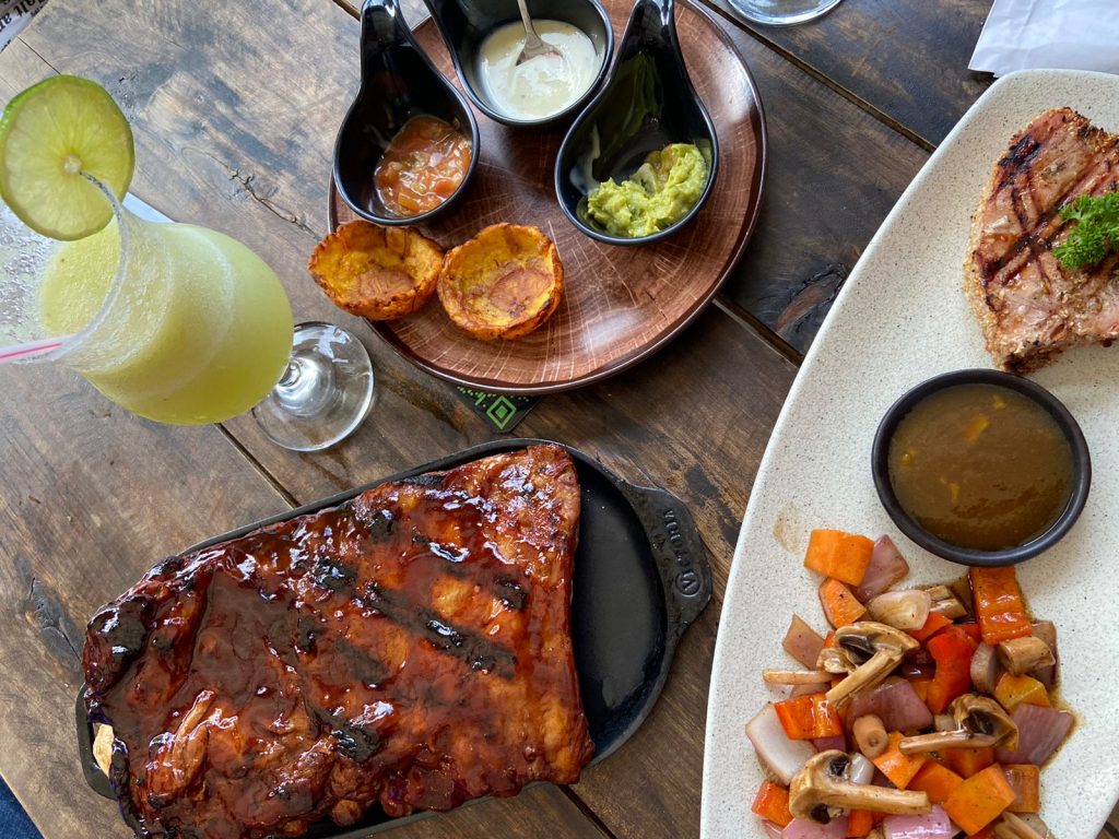 Costillas al vino Raíces Bello