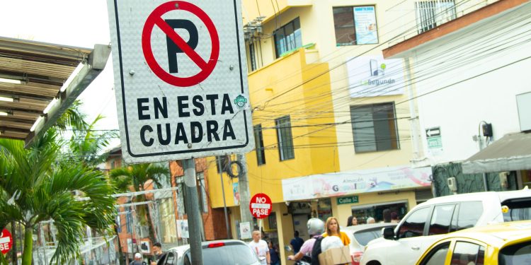 Mal parqueo en Bello