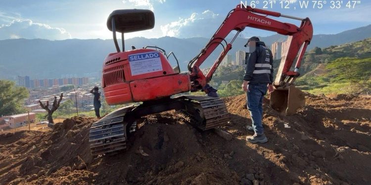 Sellan obra ilegal en el Cerro Quitasol