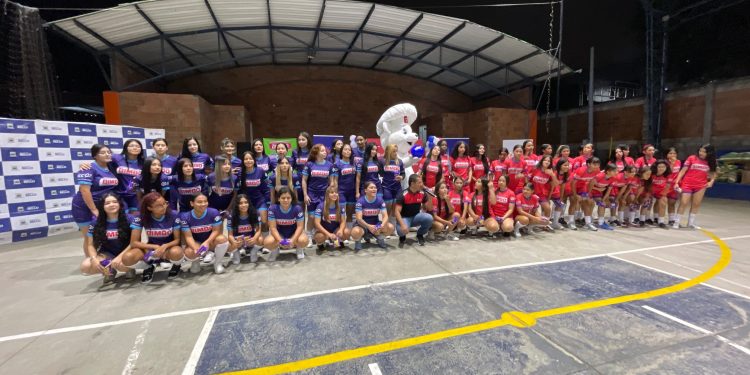Bimbo apoya 60 jugadoras de futsal bellanitas