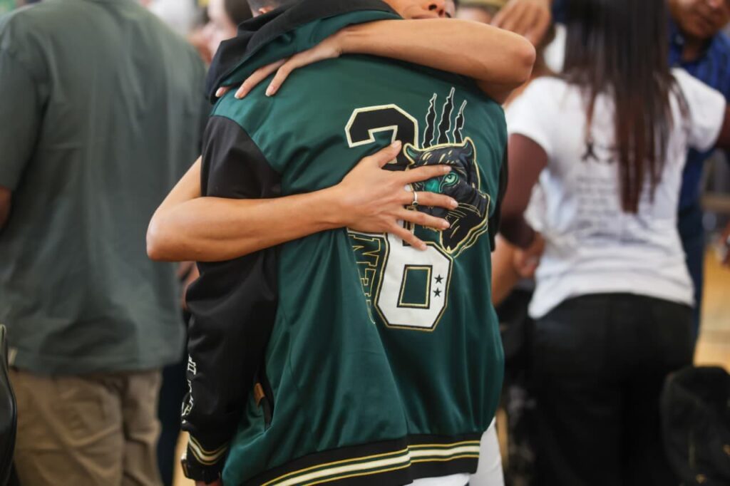 ¡El último adiós! Bello rindió homenaje a las 17 víctimas del accidente de excursión del Liceo Antioqueño