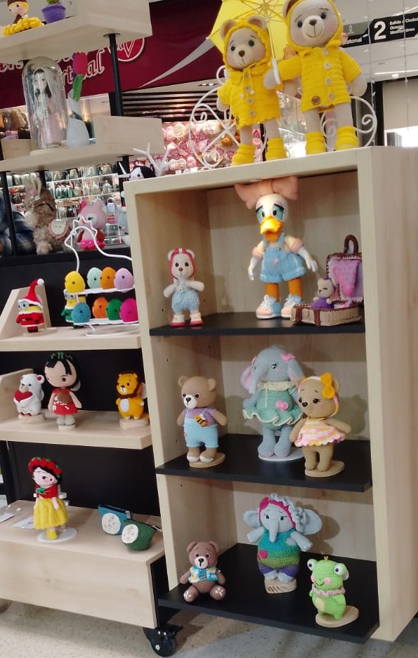 Juliana convirtió su discapacidad en creatividad: diseñó un huevito terapéutico y ahora contará su historia en un libro