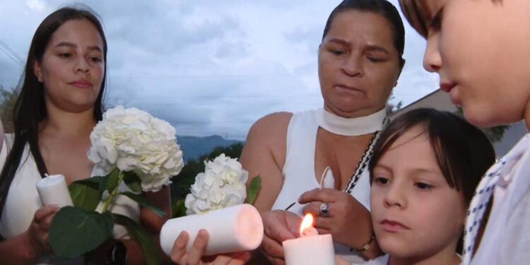 El homenaje, titulado "83 Vidas que jamás olvidaremos", es la forma como sus habitantes buscan superar el dolor, a pesar de los años