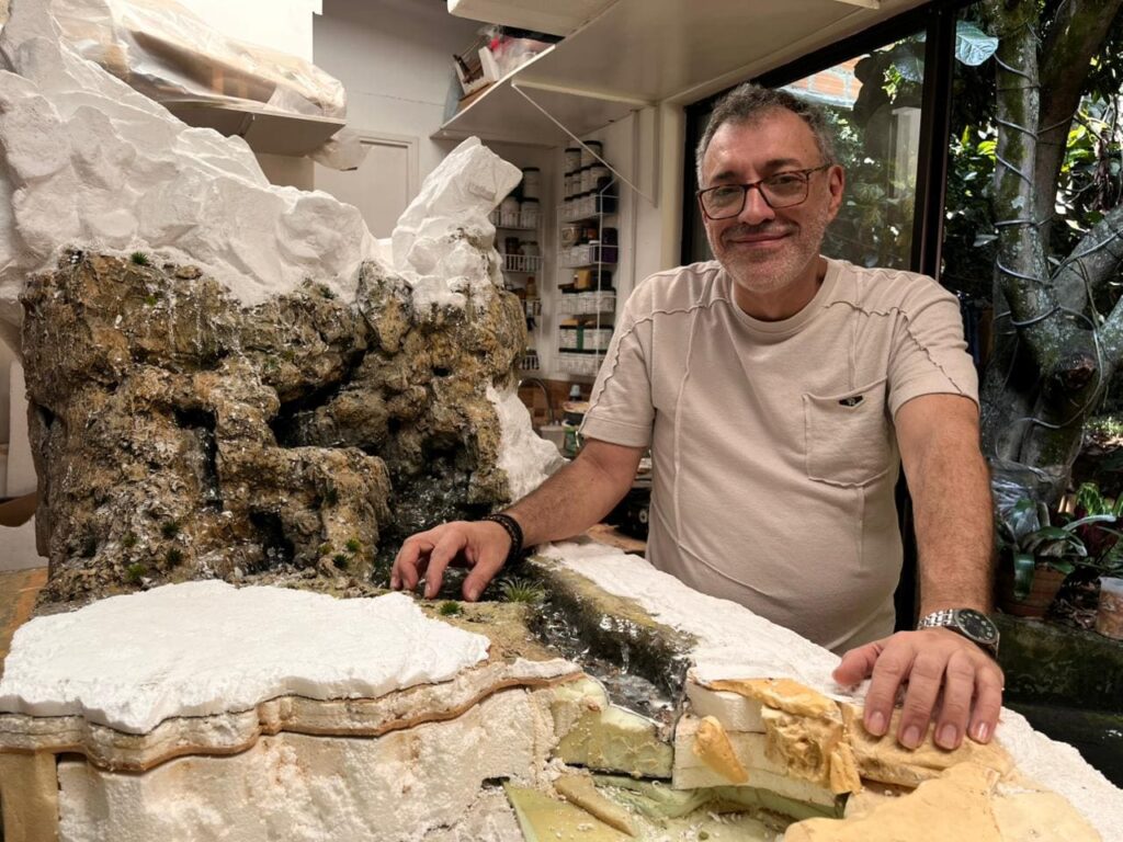 Ober Calderón, el arquitecto de pesebres