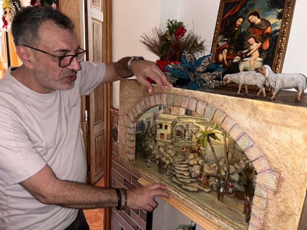 Ober Calderón, el arquitecto de pesebres