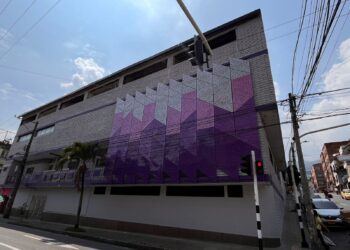 ¿Sabe cuál es este edificio en Bello y por qué cambió de color? Le contamos