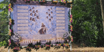 En homenaje a las víctimas del bus escolar del Liceo Antioqueño, instalan altar de memoria en el lugar del accidente