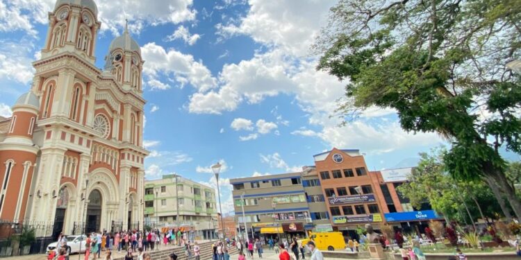 Prepare su hoja de vida: este 17 de febrero habrá feria de empleo en el Parque Principal Santander